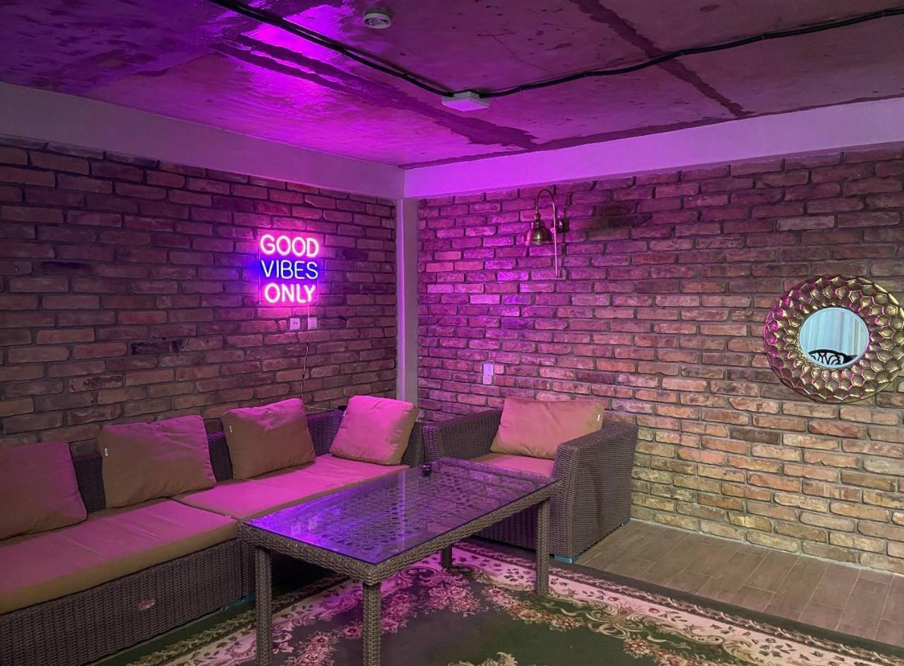 Local Hotel Tashkent Exterior photo